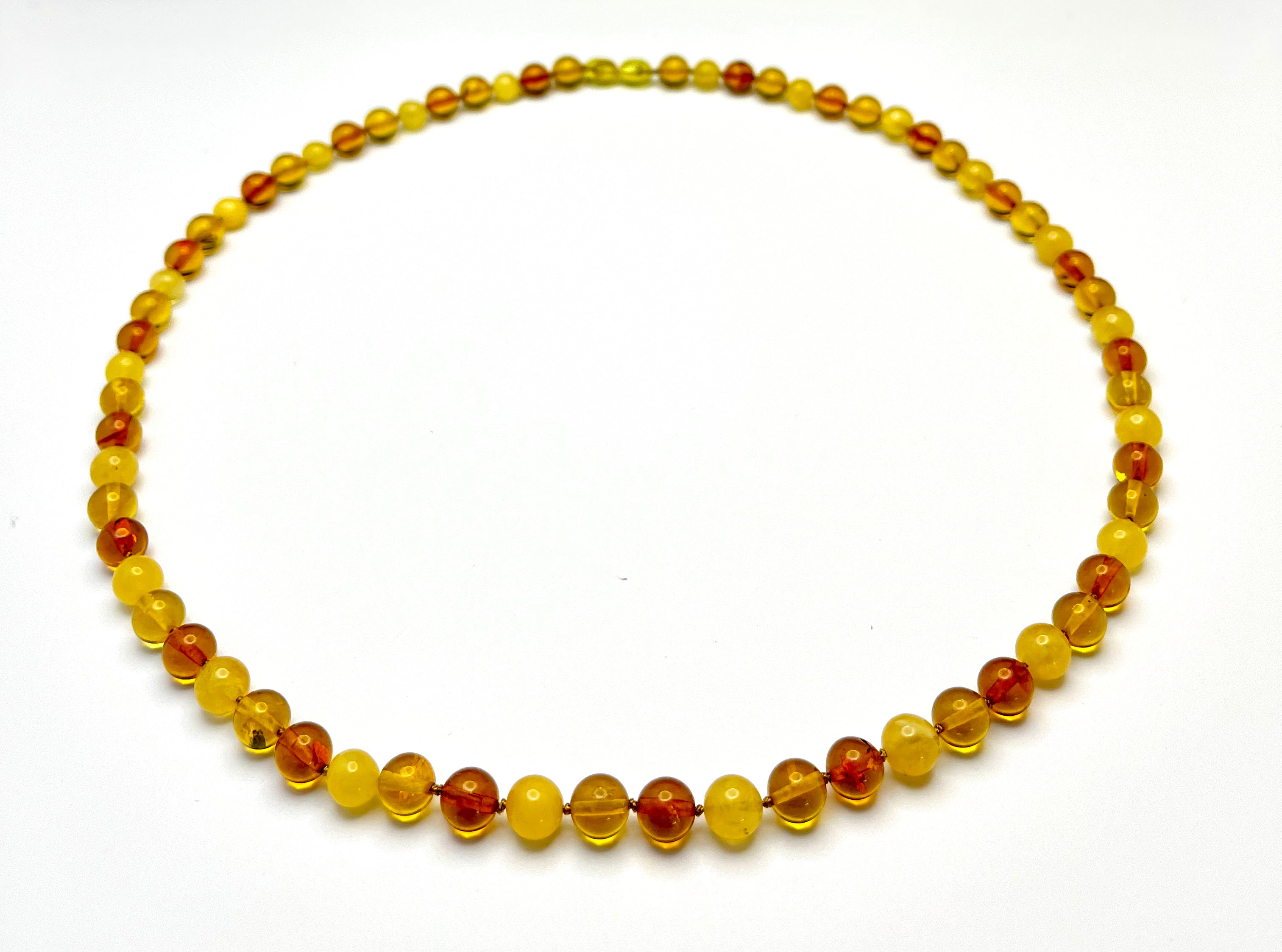 Natural Baltic Amber Necklace – 60 cm | 8 mm Beads